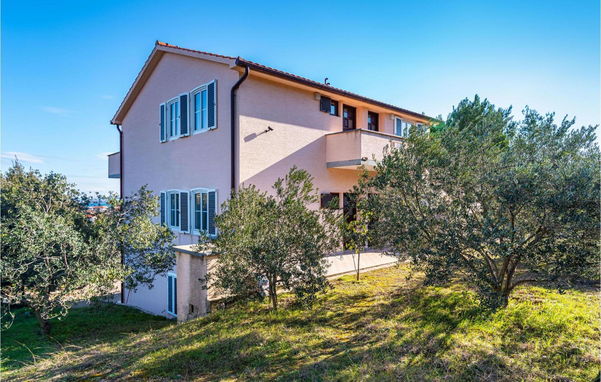 2 Bedroom Amazing Apartment In Neviđane מראה חיצוני תמונה