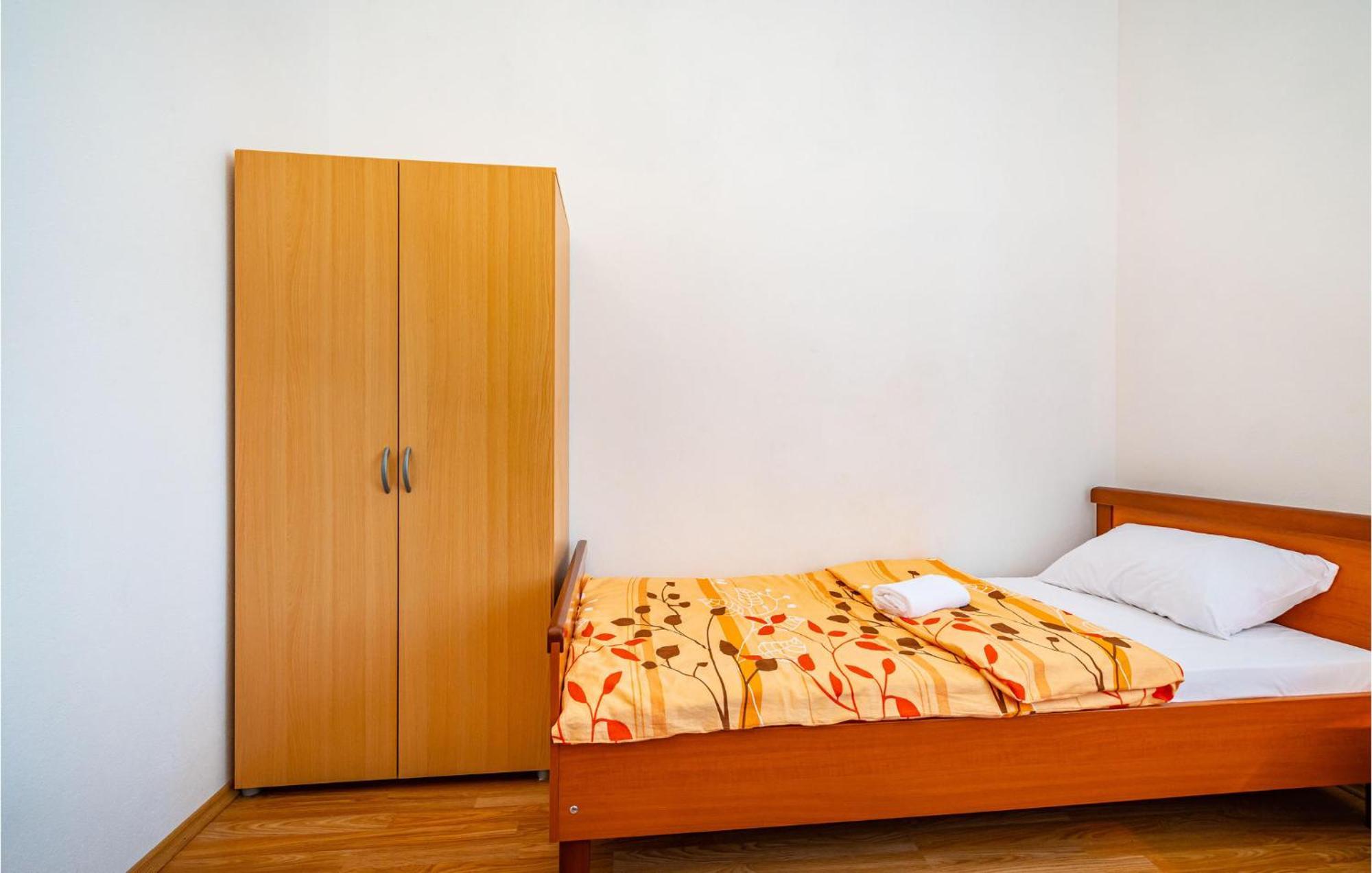2 Bedroom Amazing Apartment In Neviđane מראה חיצוני תמונה